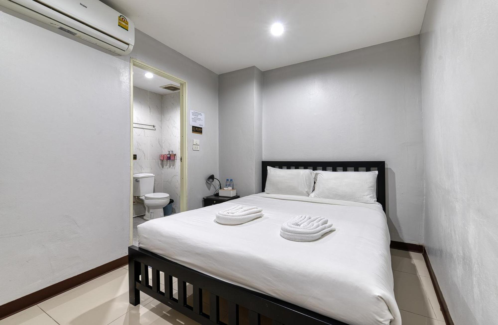 Red Pin Inn 好运旅馆 Бангкок Екстер'єр фото